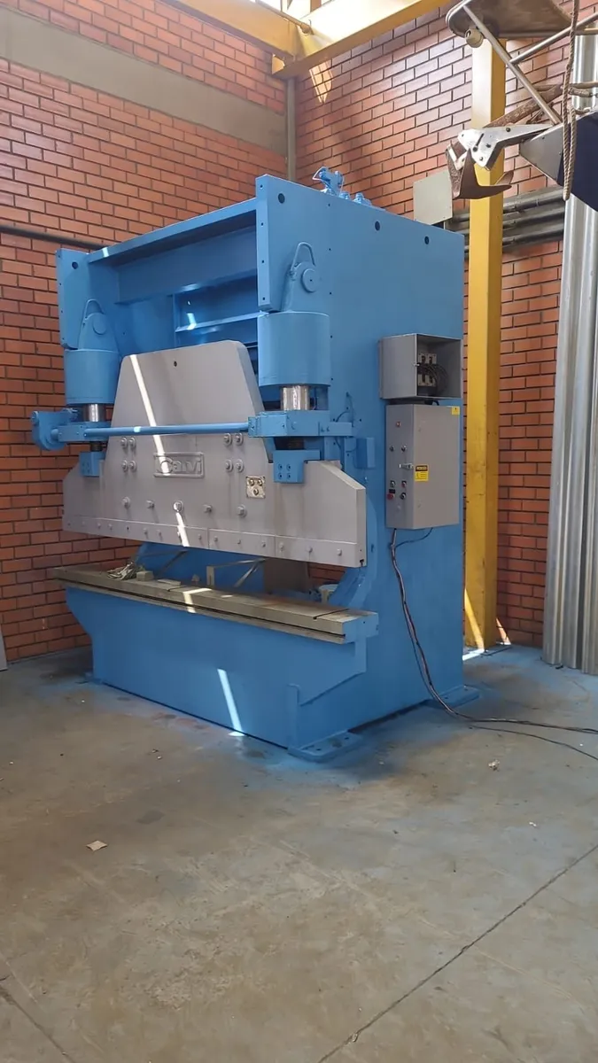 Prensa Dobradeira Hidráulica 300 Tons X 3050 Usada No Estado - Imagem 6