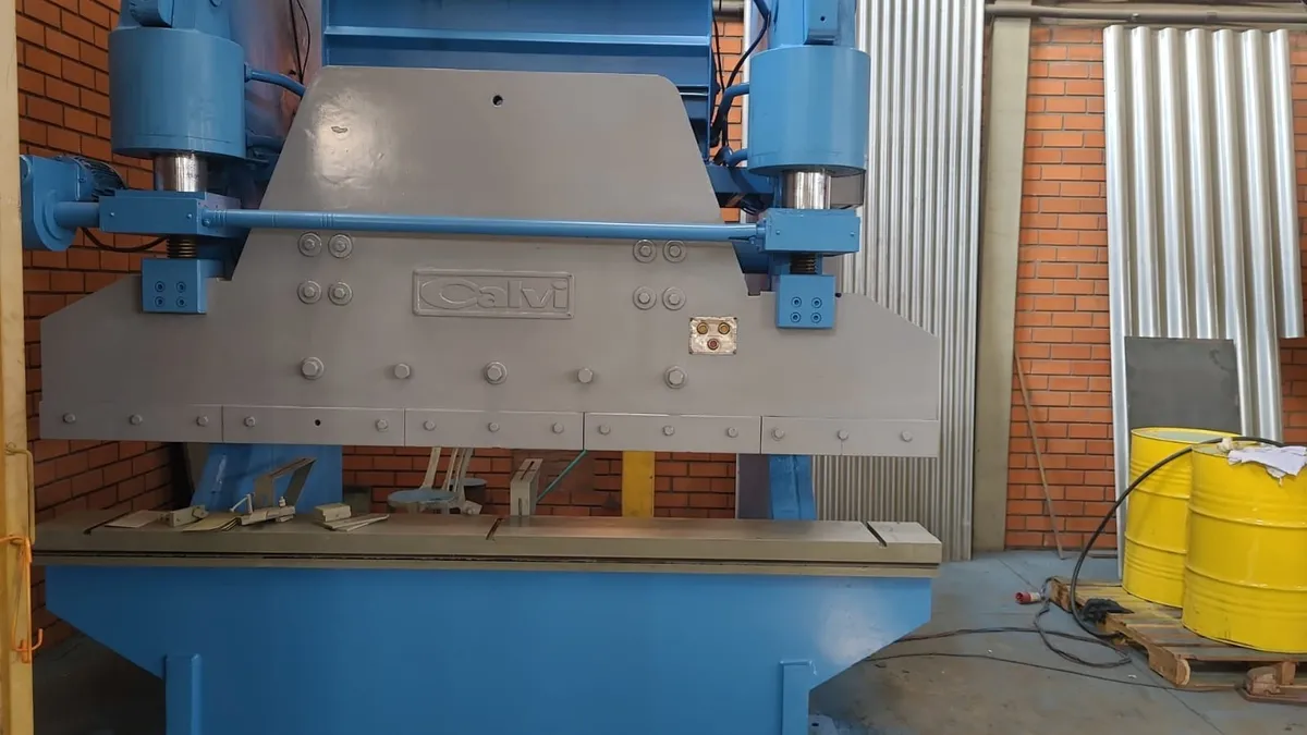 Prensa Dobradeira Hidráulica 300 Tons X 3050 Usada No Estado - Imagem 7