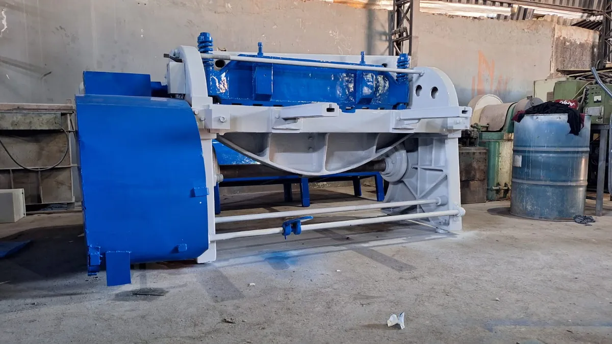 Guilhotina Eletromecânica Ferraresi Para 6.4mmx1400mm 220v (Usado)