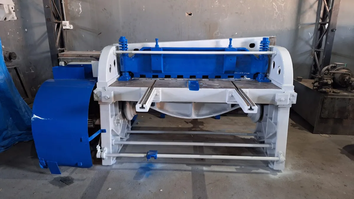 Guilhotina Eletromecânica Ferraresi Para 6.4mmx1400mm 220v (Usado) - Imagem 3