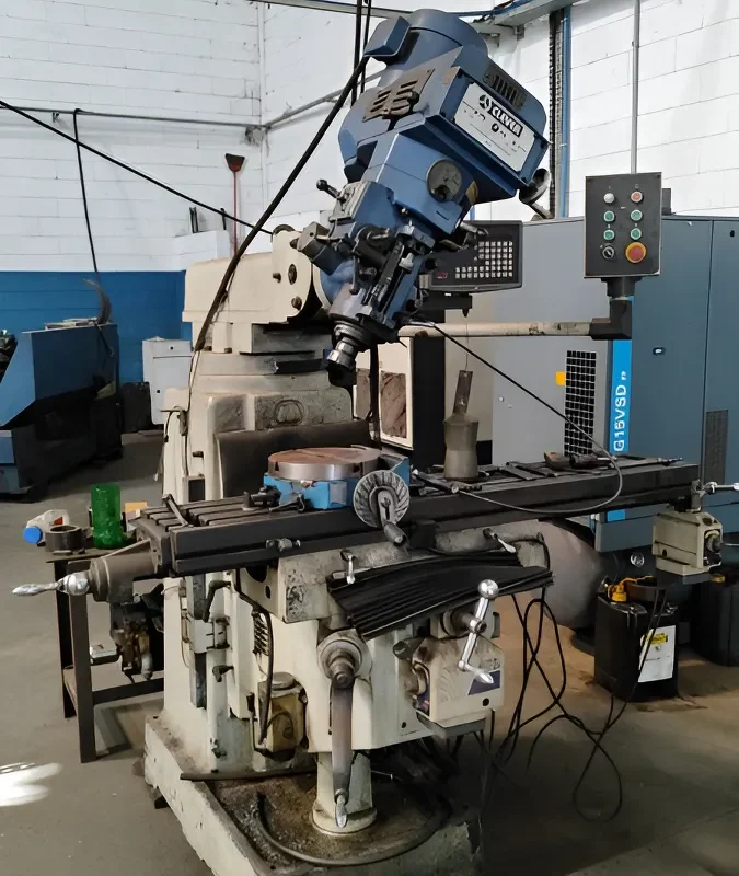 Fresadora Ferramenteira Clever Iso-40 Com Correia Variadora. 220v (Usado)