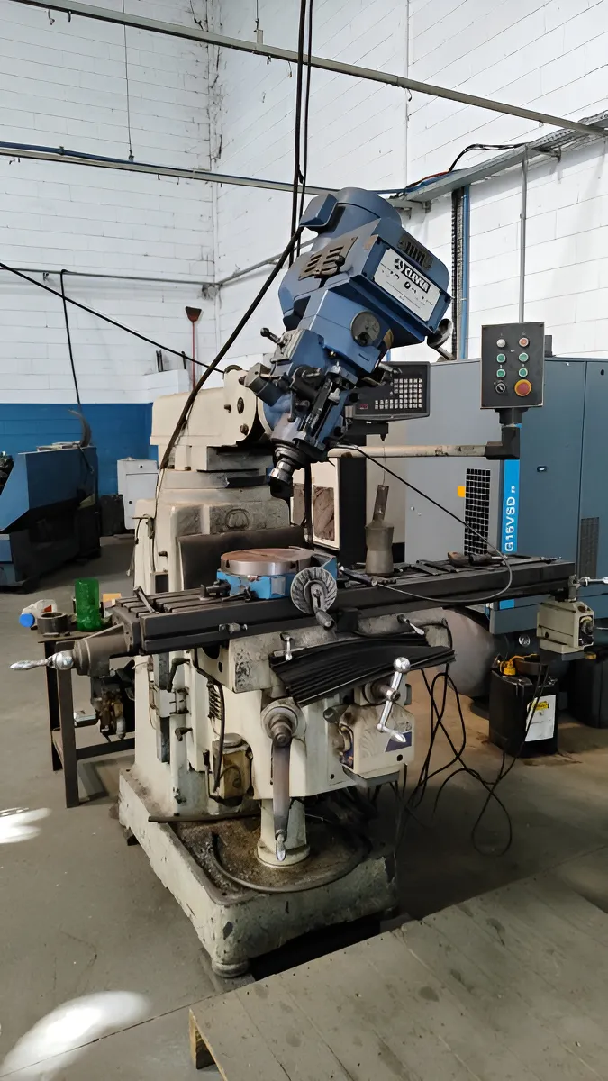 Fresadora Ferramenteira Clever Iso-40 Com Correia Variadora. 220v (Usado)