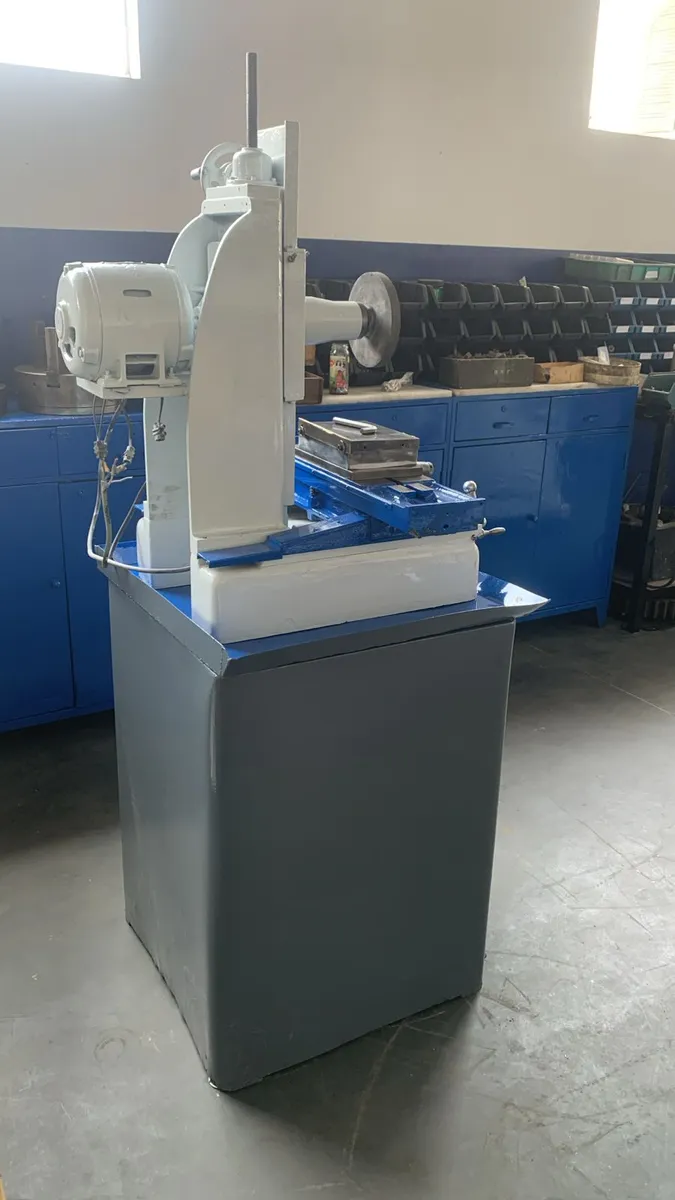 Retifica Plana Manual 155x450mm Base 220 (Usado) - Imagem 2