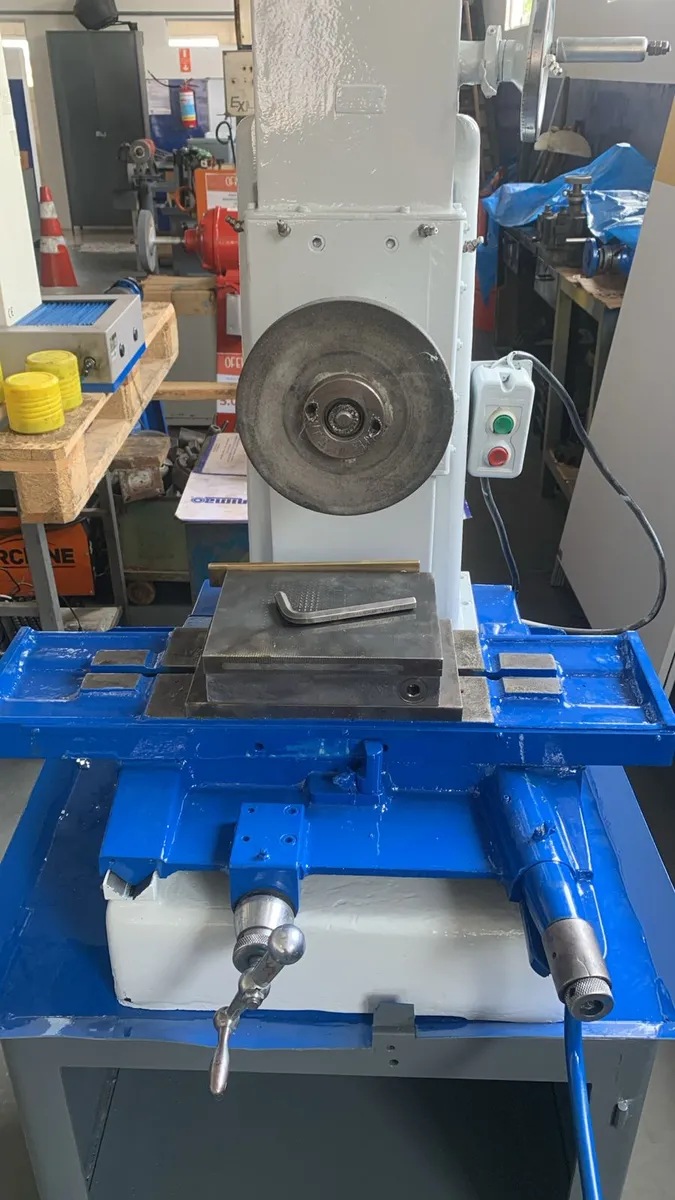 Retifica Plana Manual 155x450mm Base 220 (Usado) - Imagem 4