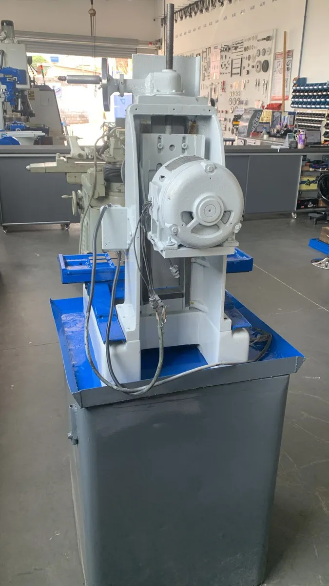 Retifica Plana Manual 155x450mm Base 220 (Usado) - Imagem 5