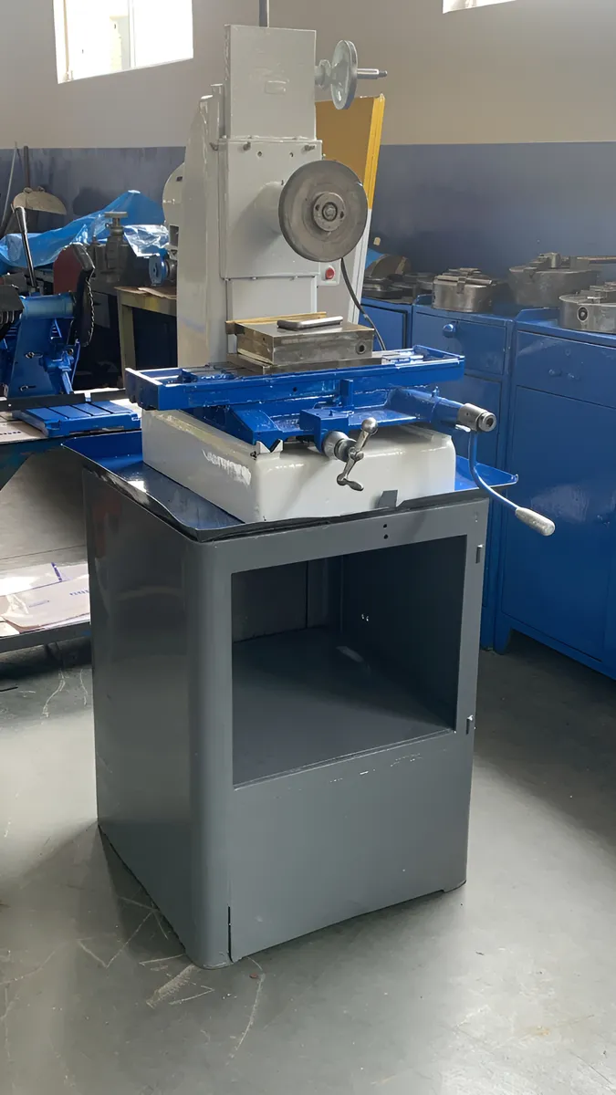 Retifica Plana Manual 155x450mm Base 220 (Usado) - Imagem 9